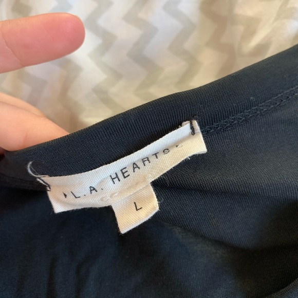 black shirt - Picture 2 of 3